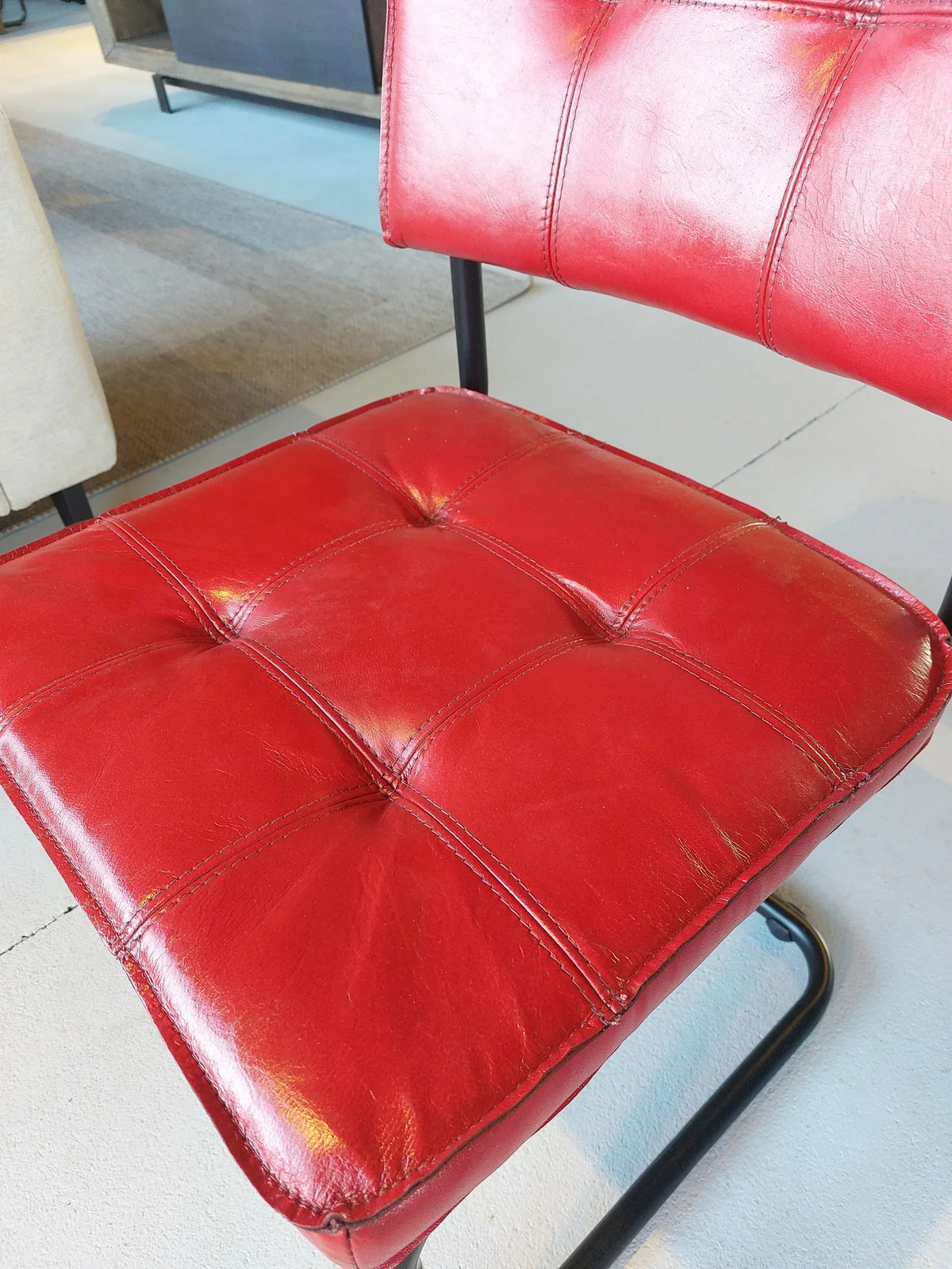 Scaun Carlos – disponibil pe stoc